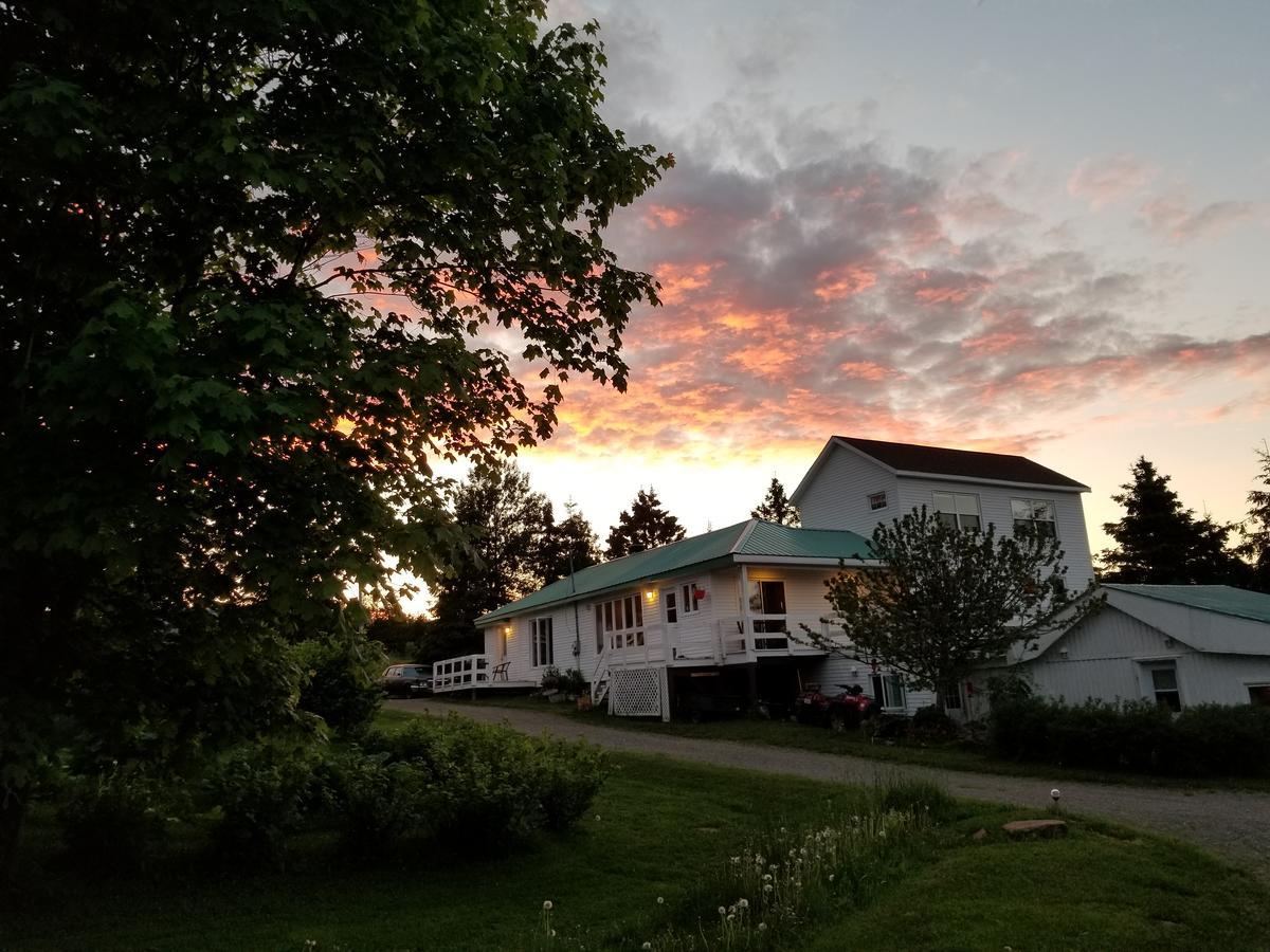 Gîte Aux Jardins De L'Anse Percé Extérieur photo